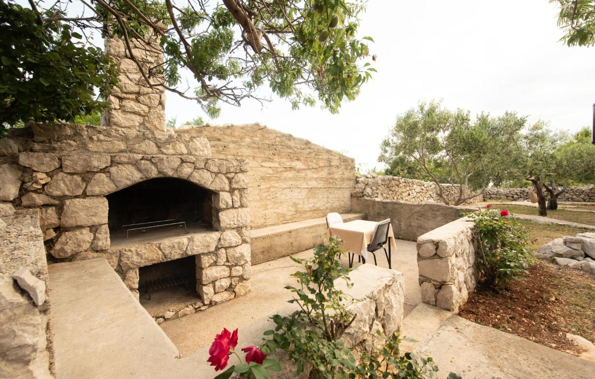 Beautiful Home In Novalja With Wifi Kültér fotó